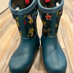 Bogs winter/rain boots kids size 1